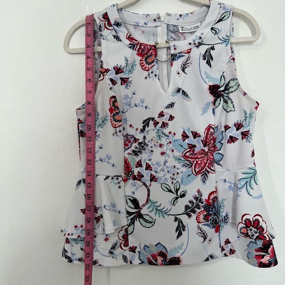 Floral sleeveless peplum top. Medium. 7th Avenue Design Studio - Picture 9 of 10